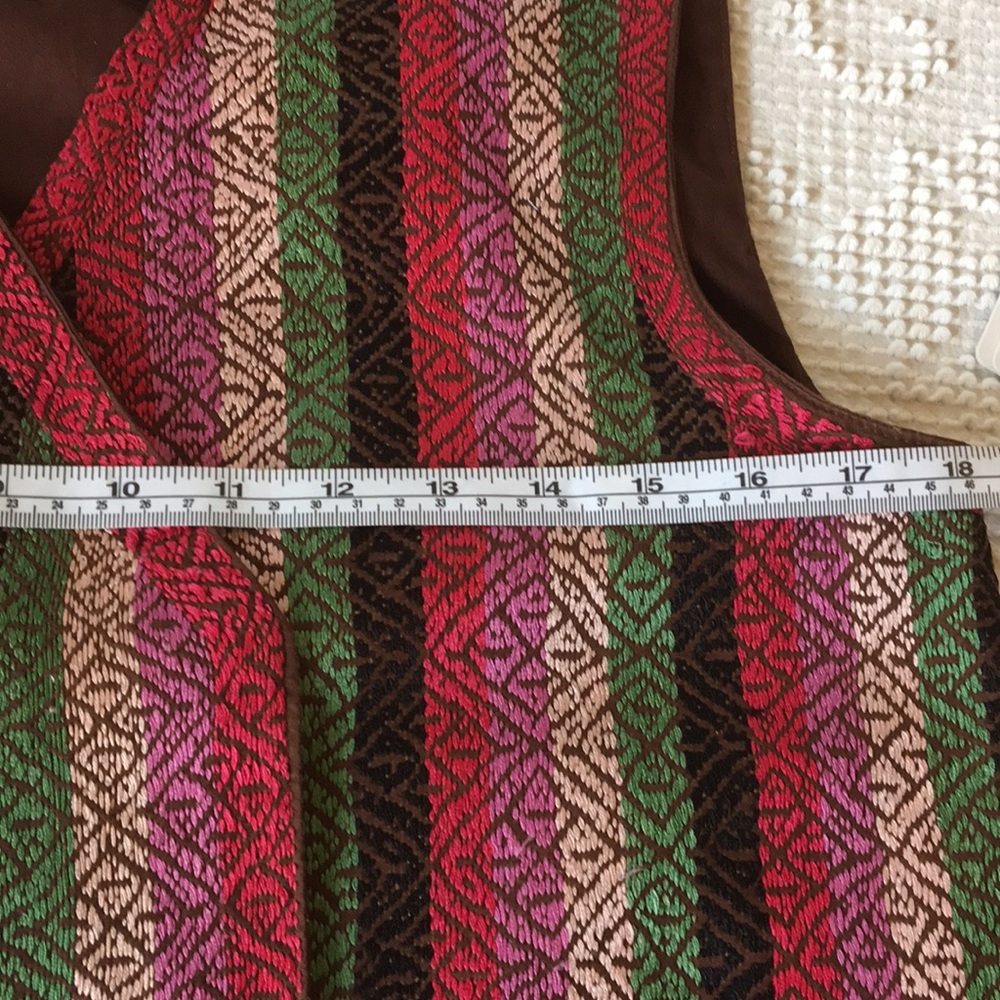 Embroidered vest - Picture 6 of 7